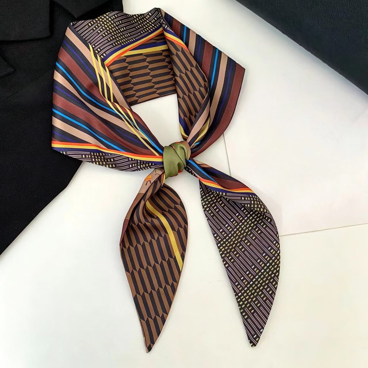Foulard di lusso in seta satin - Women Bags On Sale recensione e prezzo